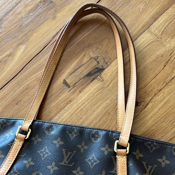 Beautiful, Authentic Louis Vuitton Monogram Totally MM Tote Bag - Picture 5 of 11